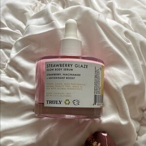 TRULY Strawberry Glaze Glow Body Serum — Pink